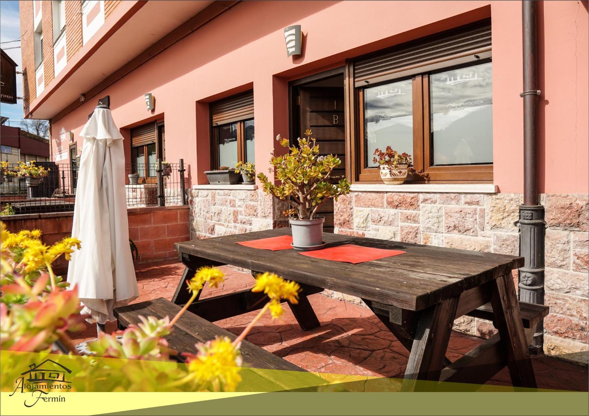 Apartamentos Fermin Cangas de Onis Exterior photo