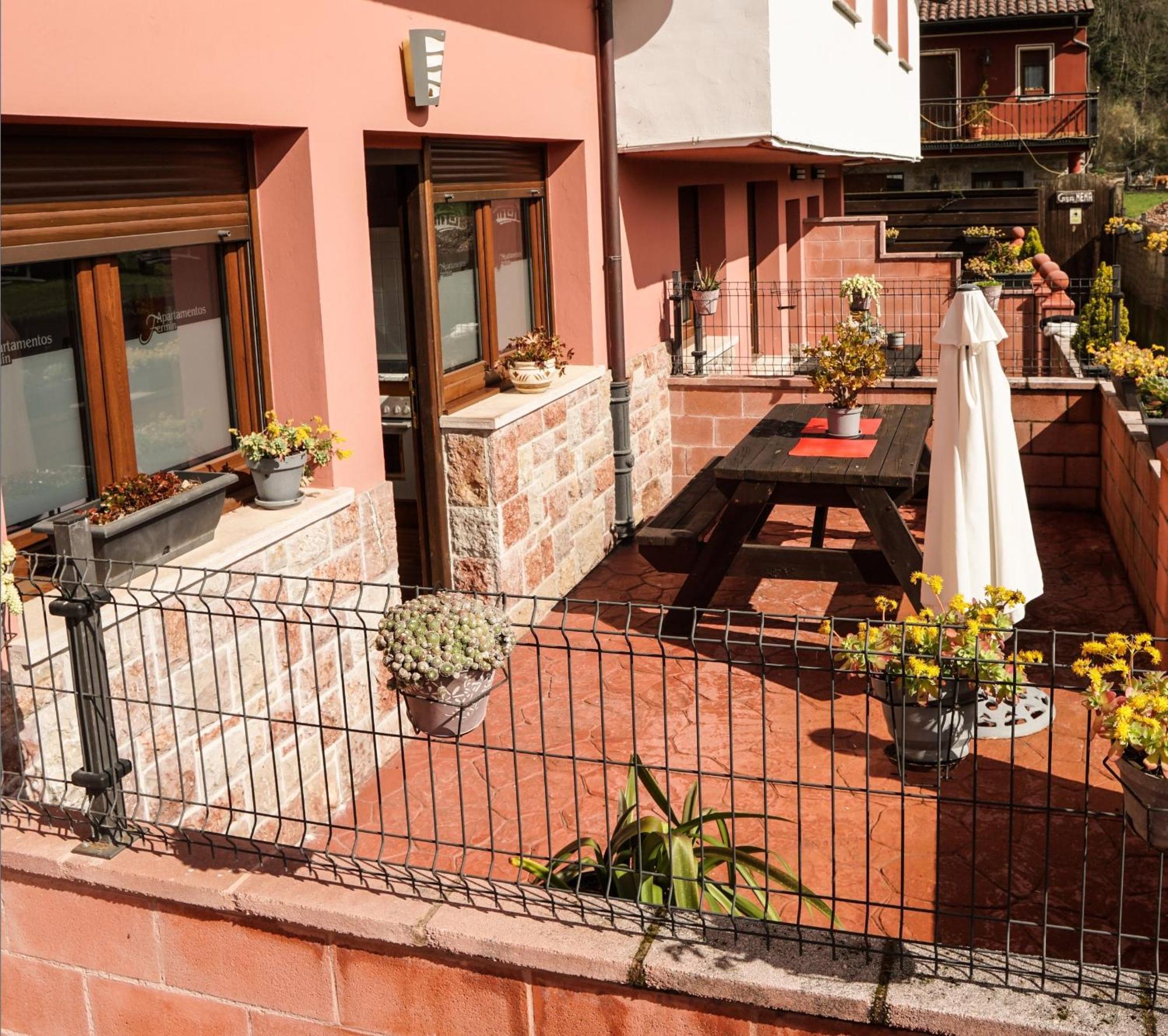 Apartamentos Fermin Cangas de Onis Exterior photo